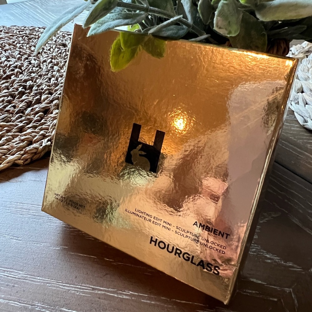 Hourglass ambient lightening edit mini